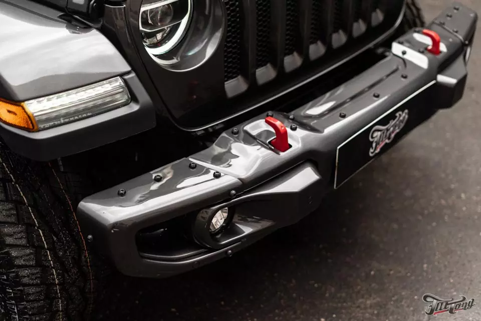 Jeep Wrangler JL. Бампер Mopar с окрасом. Постройка музыкальной системы. Установка топовой светодиодной балки RIGID. Изготовление кованых дисков. Ангельские глазки с динамическим розжигом.